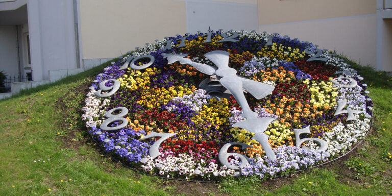 Erkner Blumenuhr 1 768x384